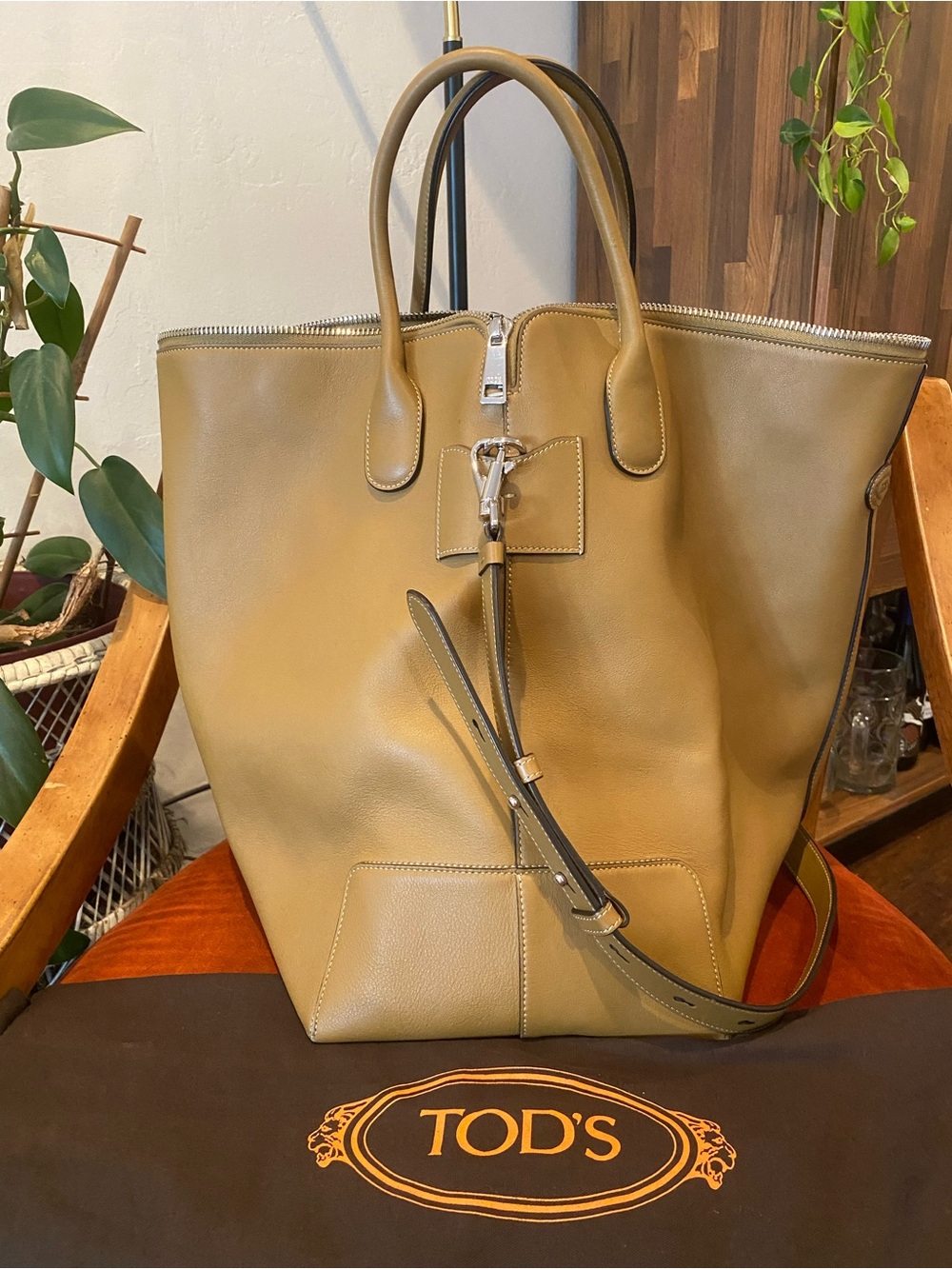 TOD'S Di Swing Mustard Leather Top-Zip Tote with Detachable Shoulder Strap - Picture 3 of 12